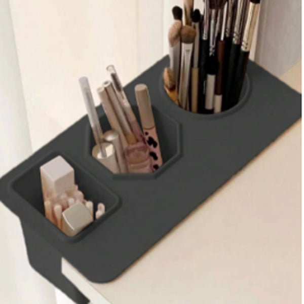 minimalist desk pen holder with small supplies